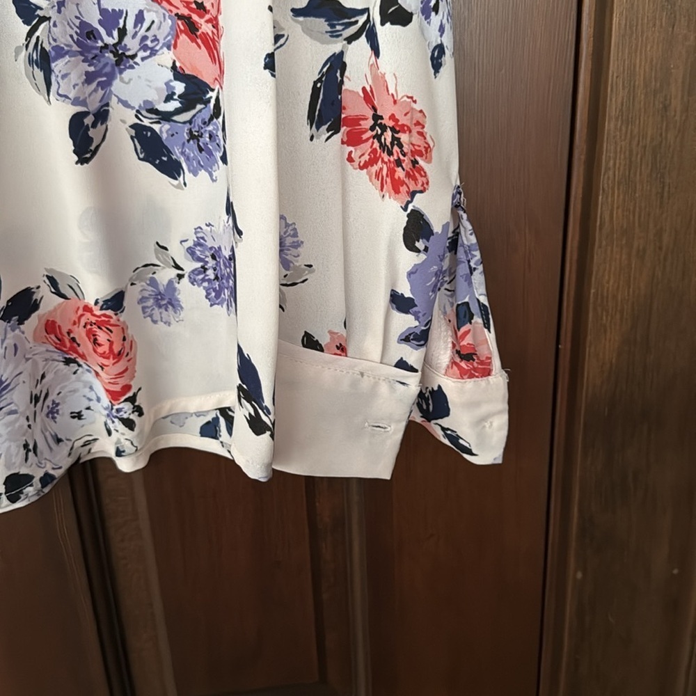 Candie’s Floral Long Sleeve Button Down Blouse - Picture 5 of 9